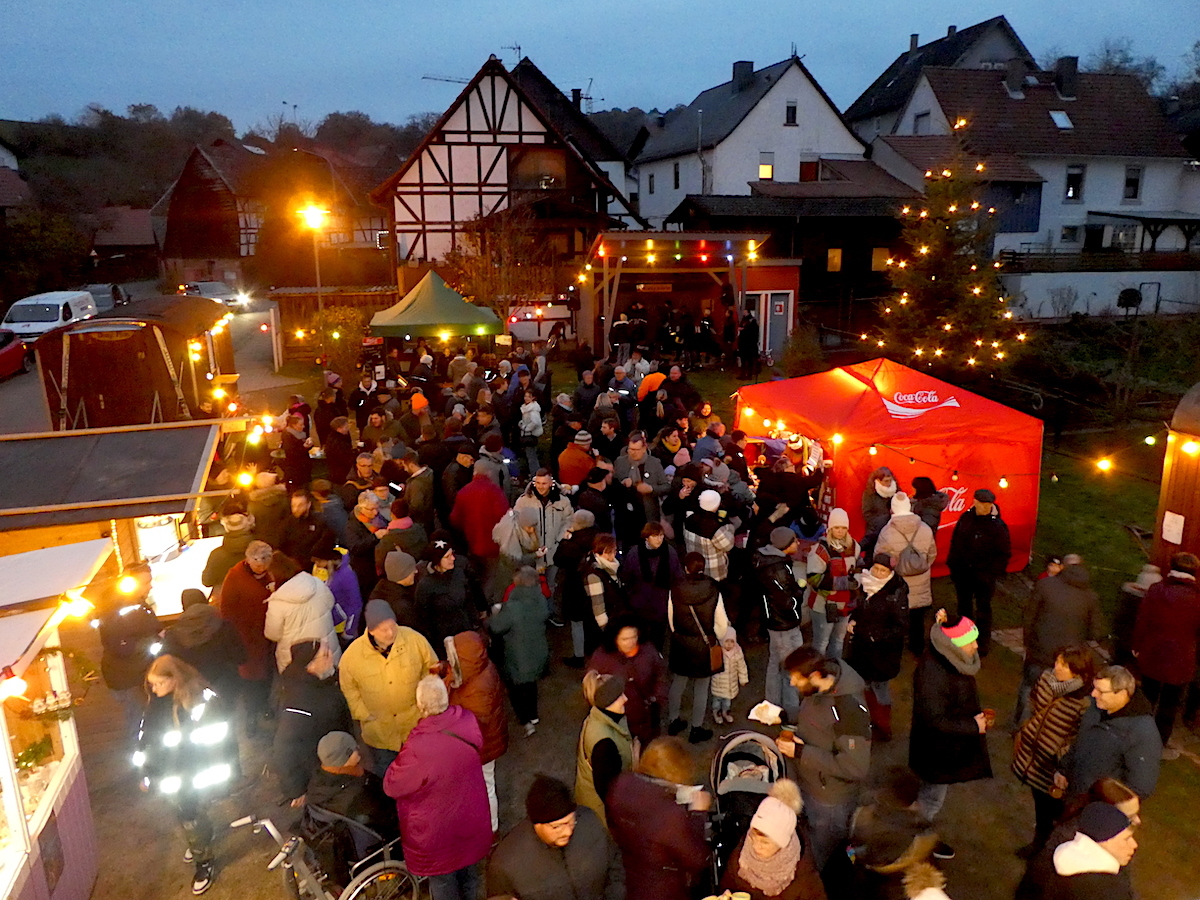 2022-11-abfb-weihnachtsmarkt-dorfplatz-1